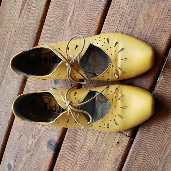 FIDJI Yellow Cutout Leather Bianca Pump Lace-Up Mary Jane sz 40/8 Women's Shoes - Picture 3 of 12